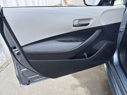 Used 2022 Toyota Corolla LE image 5