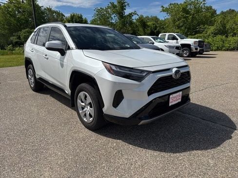 Used 2024 Toyota RAV4 SE AWD/4WD image 3