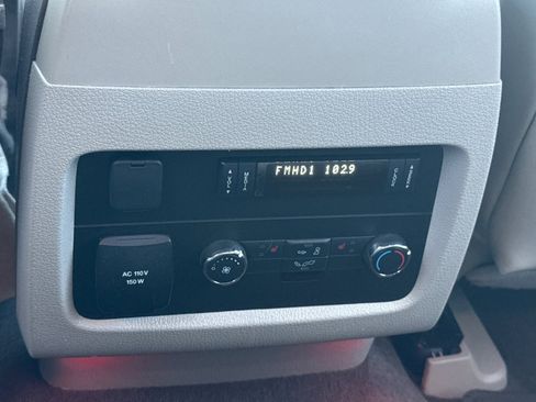 Used 2017 Lincoln Navigator Select image 16