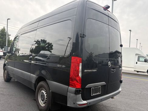 Used 2022 Mercedes-Benz Sprinter 2500 image 4