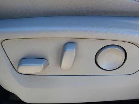 Used 2023 GMC Sierra 1500 SLT image 16