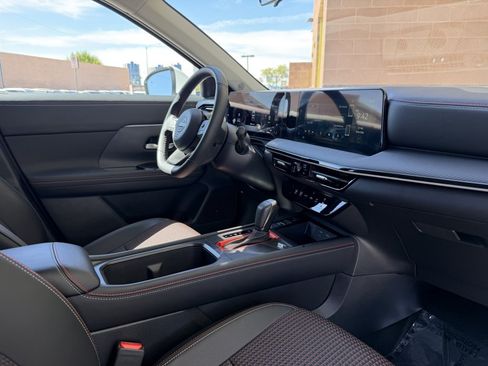 Used 2025 Nissan Kicks SR AWD/4WD image 34