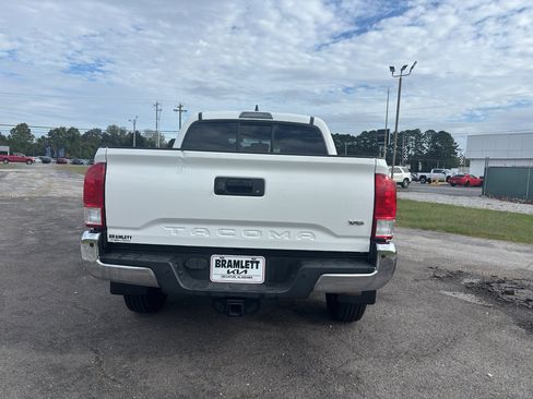 Used 2017 Toyota Tacoma SR5 image 3