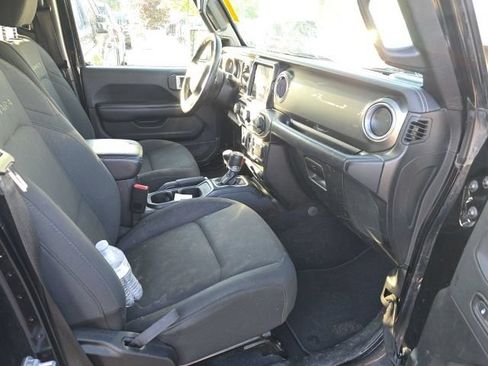 Used 2019 Jeep Wrangler Unlimited Sahara AWD/4WD image 7