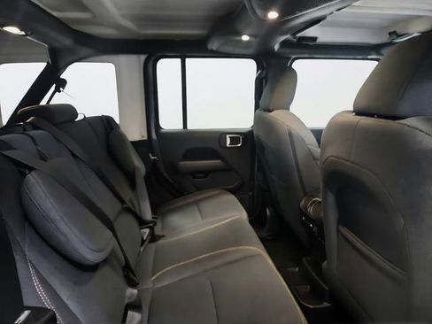 Used 2025 Jeep Wrangler Unlimited Sahara AWD/4WD image 20