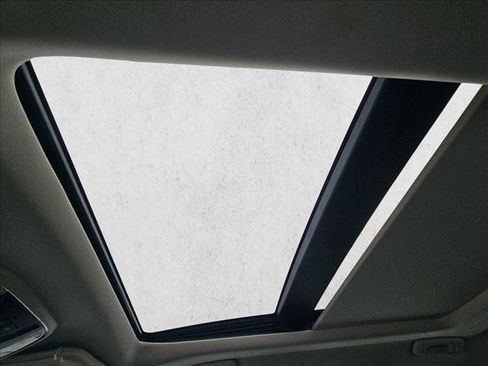 Used 2018 Chrysler 300 Touring L image 16