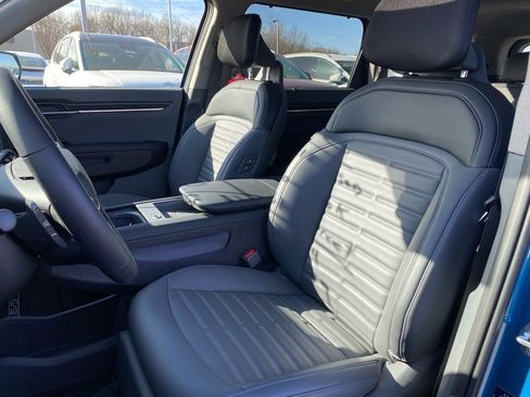 Used 2024 Kia EV9 Land image 13