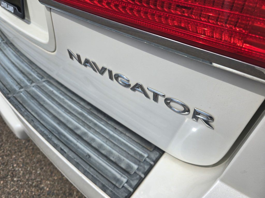 Used 2013 Lincoln Navigator 4WD w/ HD Trailer Tow Pkg image 11