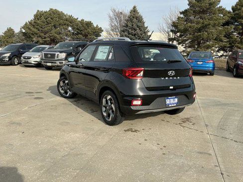 New 2025 Hyundai Venue SEL image 3
