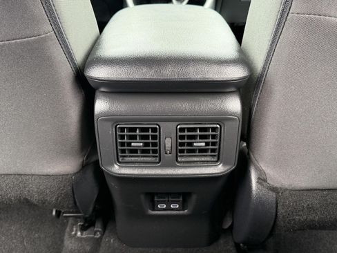 Used 2025 Toyota RAV4 XLE AWD/4WD image 28