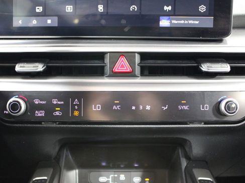 Used 2024 Kia Sorento S image 42