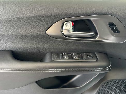 New 2026 Chrysler Pacifica Select FWD image 8