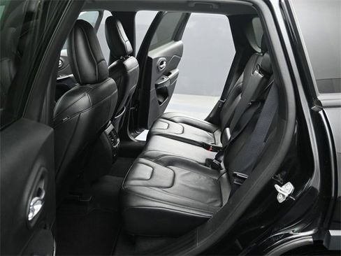 Used 2023 Jeep Cherokee Altitude Lux image 9