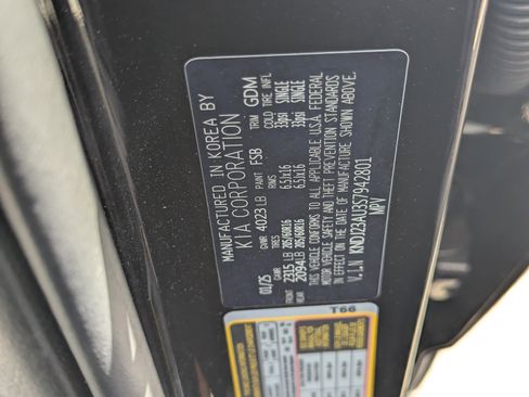 Certified 2025 Kia Soul LX w/ LX Technology Package image 32