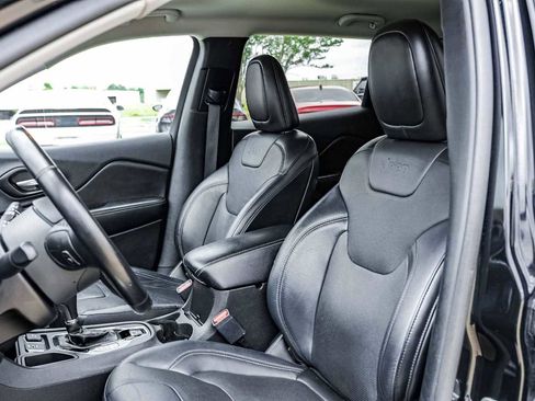 Used 2020 Jeep Cherokee Limited FWD image 10