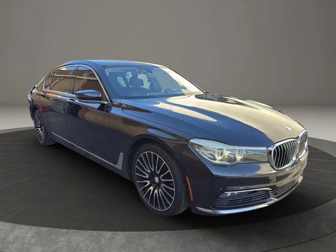 Used 2016 BMW 740i image 3