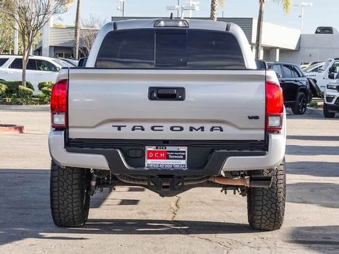 Used 2019 Toyota Tacoma TRD Sport image 5