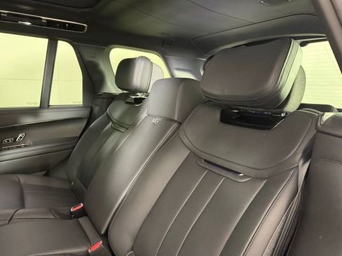 Certified 2025 Land Rover Range Rover SV image 24