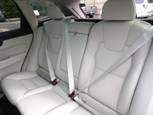 Certified 2024 Volvo XC60 B5 Plus w/ Climate Package image 26