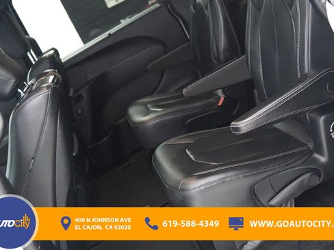 Used 2020 Chrysler Pacifica Touring-L Plus FWD image 14