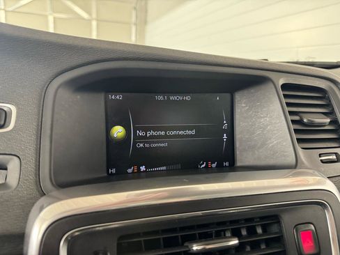 Used 2018 Volvo S60 T5 Dynamic image 23