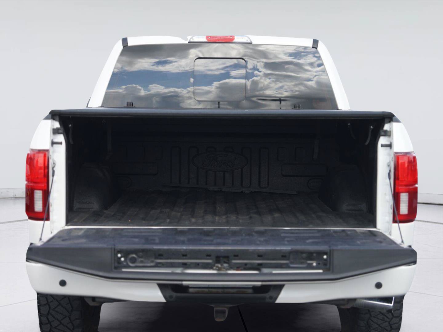 Used 2019 Ford F150 Platinum w/ Equipment Group 701A Luxury AWD/4WD image 32