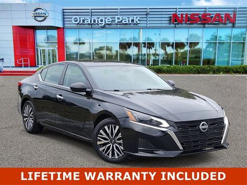 Used 2024 Nissan Altima 2.5 SV image 1