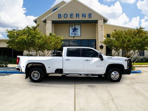 Used 2023 Chevrolet Silverado 3500 High Country w/ Technology Package AWD/4WD image 3