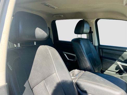 Used 2018 Nissan Titan SL image 25