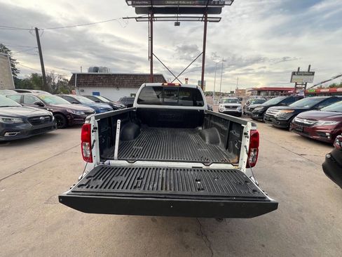 Used 2017 Nissan Frontier SV AWD/4WD image 5
