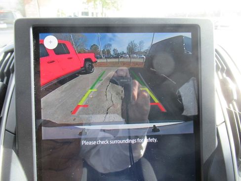 Used 2022 Ford Edge SE image 32