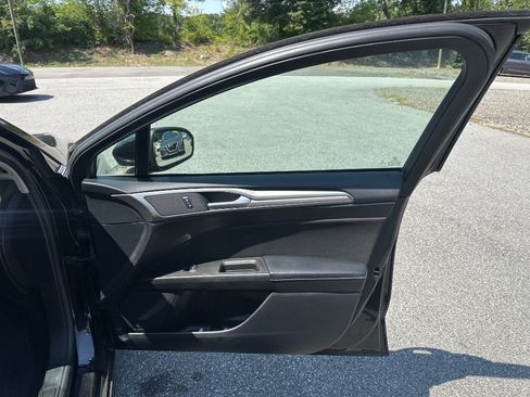 Used 2020 Ford Fusion SE FWD image 21
