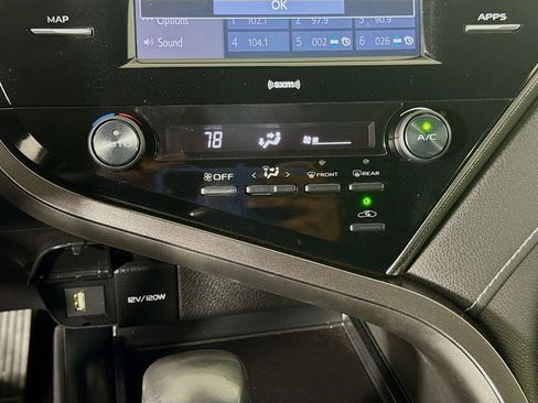 Used 2020 Toyota Camry SE image 16