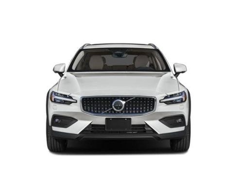 Used 2025 Volvo V60 B5 Cross Country Plus AWD/4WD image 4