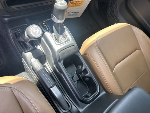 Used 2023 Jeep Wrangler Unlimited Sahara AWD/4WD image 35