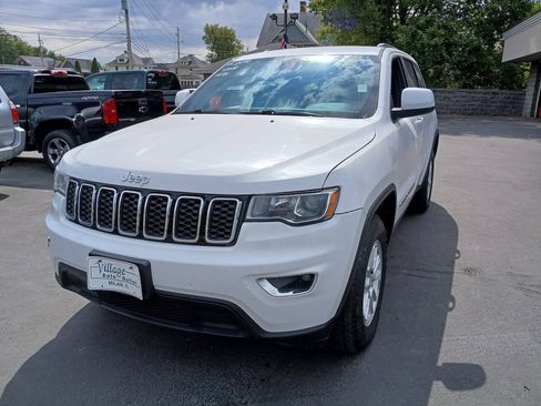 Used 2018 Jeep Grand Cherokee Laredo AWD/4WD image 9