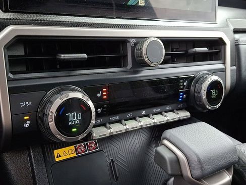 Used 2025 Toyota 4Runner Limited AWD/4WD image 19