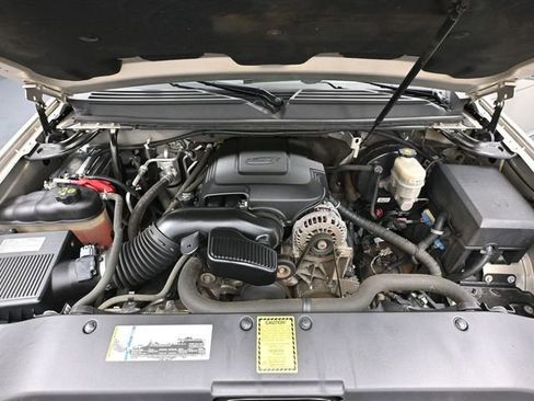 Used 2011 Cadillac Escalade Luxury image 52