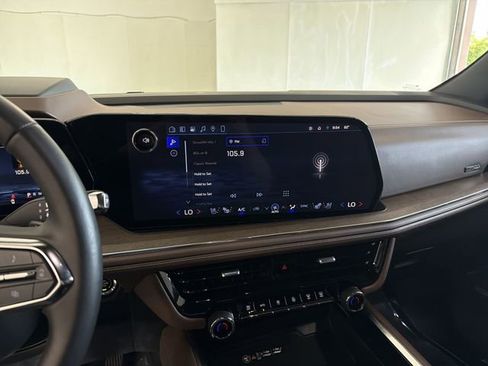 Certified 2025 Chevrolet Tahoe High Country AWD/4WD image 29