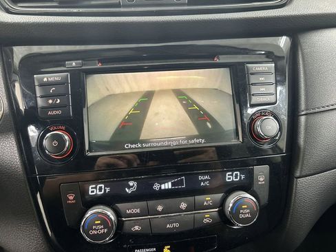 Used 2020 Nissan Rogue SV image 15