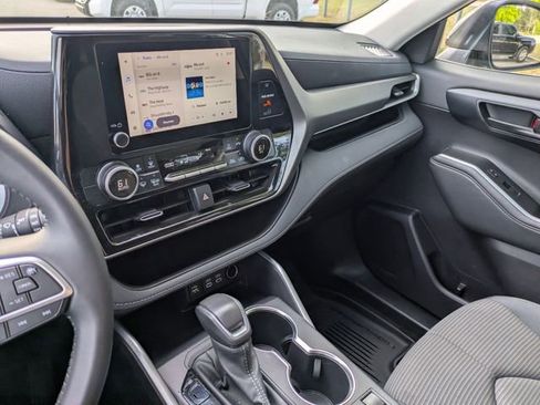 Certified 2025 Toyota Highlander LE FWD image 18