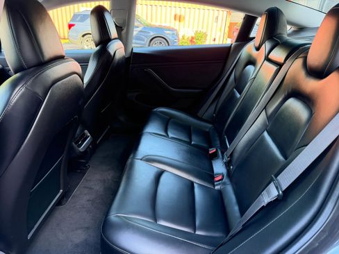 Used 2018 Tesla Model 3 Long Range RWD image 16