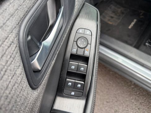 Used 2022 Nissan Rogue SV image 13