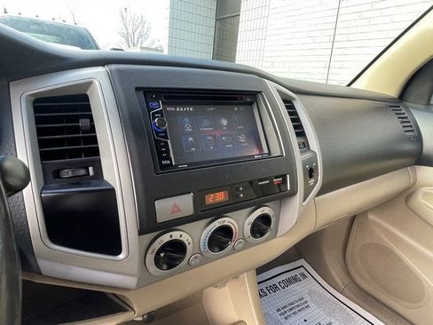 Used 2010 Toyota Tacoma SR5 ACCESS CAB image 17