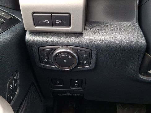 Used 2022 Ford F350 Lariat w/ Black Appearance Package image 29