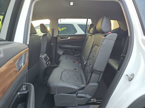 Used 2025 Volkswagen Atlas SE AWD/4WD image 13