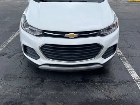 Used 2020 Chevrolet Trax LT w/ LT Convenience Package FWD image 3