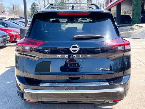 Used 2025 Nissan Rogue Platinum image 8