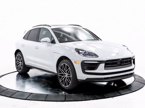 Certified 2025 Porsche Macan S image 9
