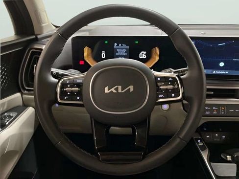 Used 2025 Kia Sorento S AWD/4WD image 13